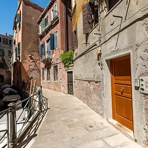 Querini Suite-balcony On Canal, Close To San Marco Apartment